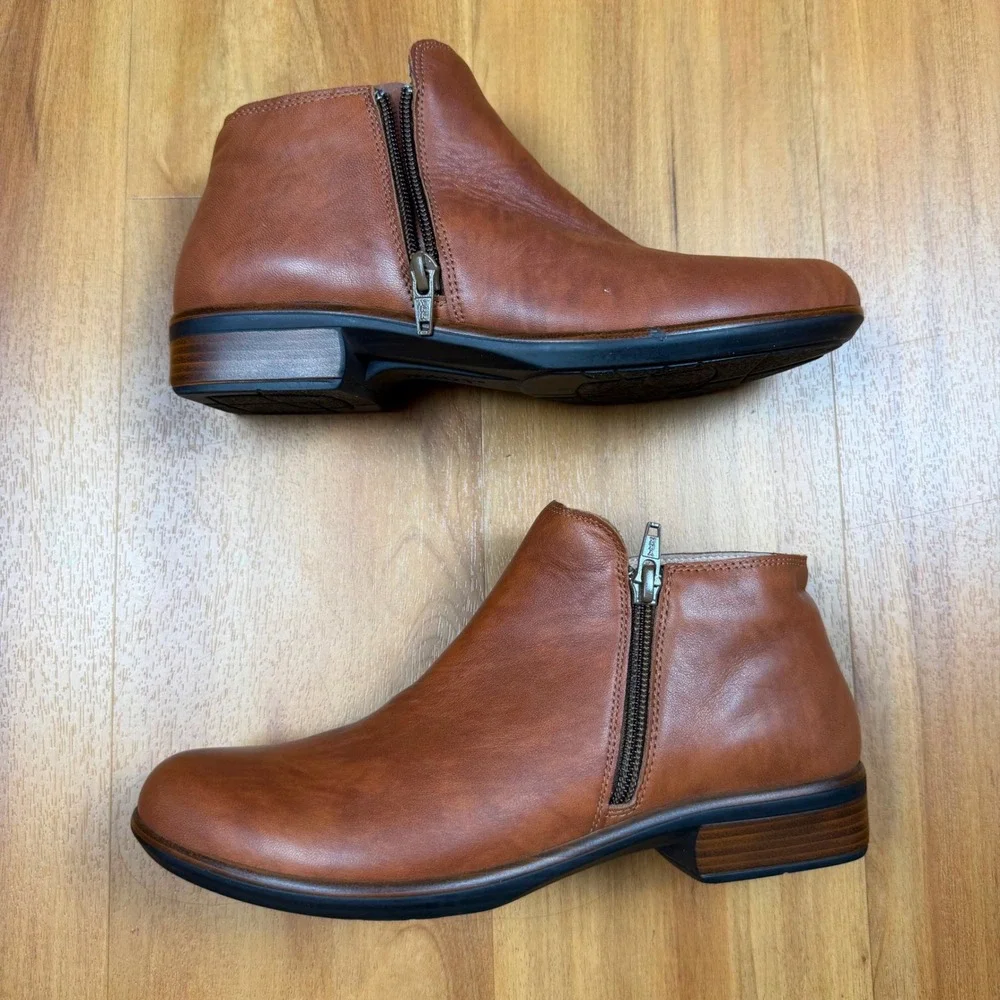 Naot Women Brown Leather Ankle Boots Side Zip Low Stacked Heel Shoes Size 38 L7